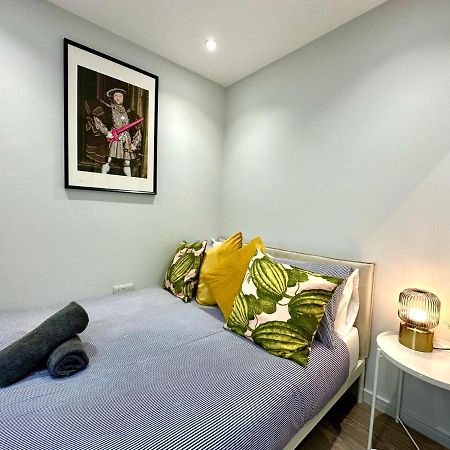 Stunning Brand New House - Sleeps 6 - Free Parking - Great Location - Fast Wifi - Smart Tv - Close To Poole & Bournemouth & Sandbanks Zewnętrze zdjęcie