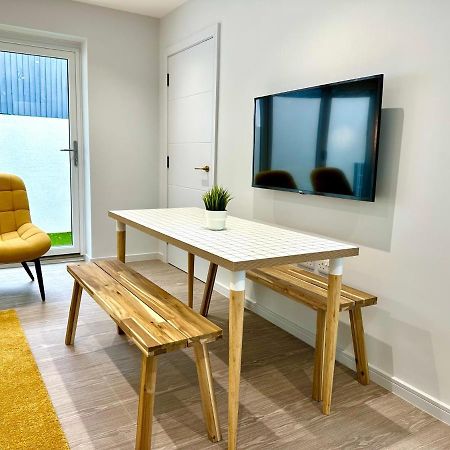 Stunning Brand New House - Sleeps 6 - Free Parking - Great Location - Fast Wifi - Smart Tv - Close To Poole & Bournemouth & Sandbanks Zewnętrze zdjęcie