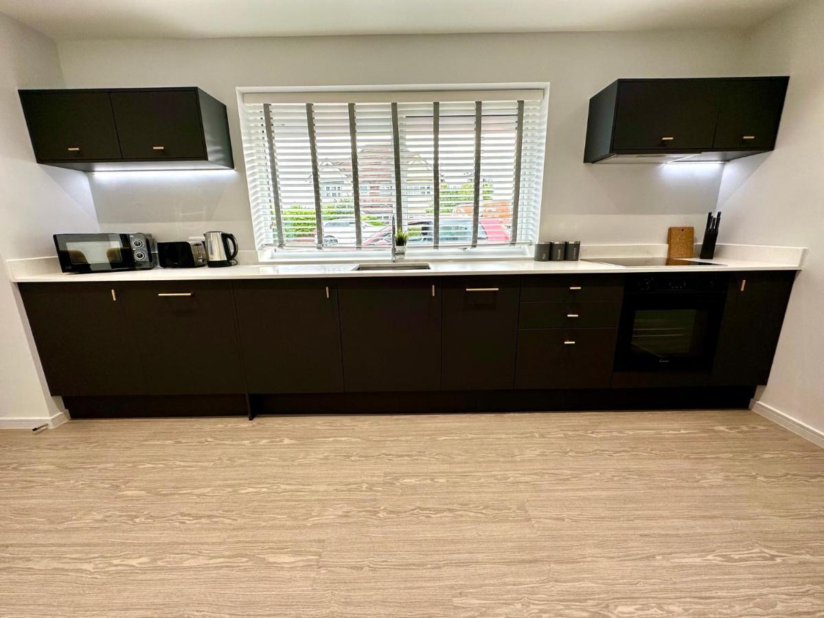 Stunning Brand New House - Sleeps 6 - Free Parking - Great Location - Fast Wifi - Smart Tv - Close To Poole & Bournemouth & Sandbanks Zewnętrze zdjęcie