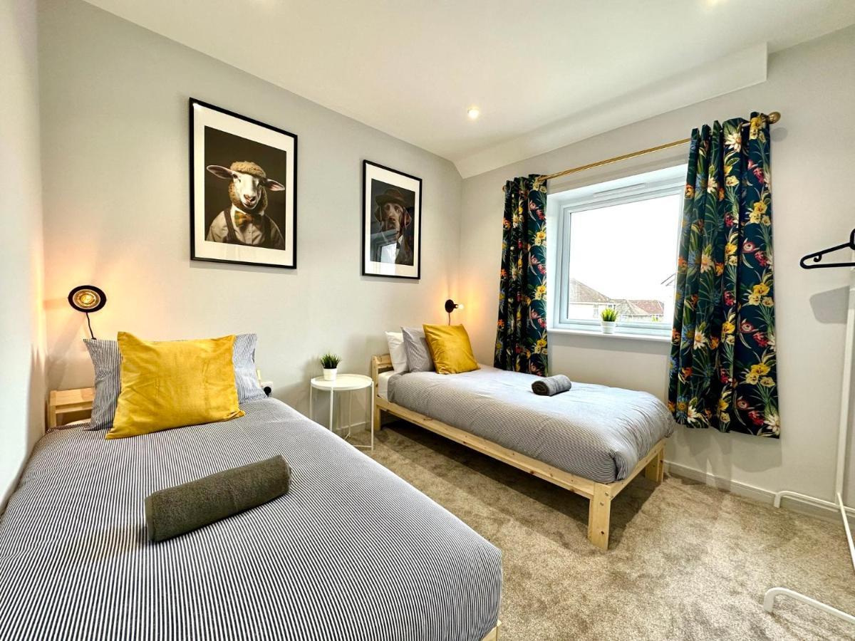 Stunning Brand New House - Sleeps 6 - Free Parking - Great Location - Fast Wifi - Smart Tv - Close To Poole & Bournemouth & Sandbanks Zewnętrze zdjęcie