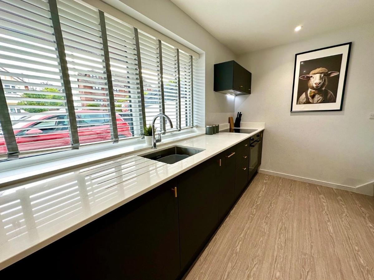 Stunning Brand New House - Sleeps 6 - Free Parking - Great Location - Fast Wifi - Smart Tv - Close To Poole & Bournemouth & Sandbanks Zewnętrze zdjęcie