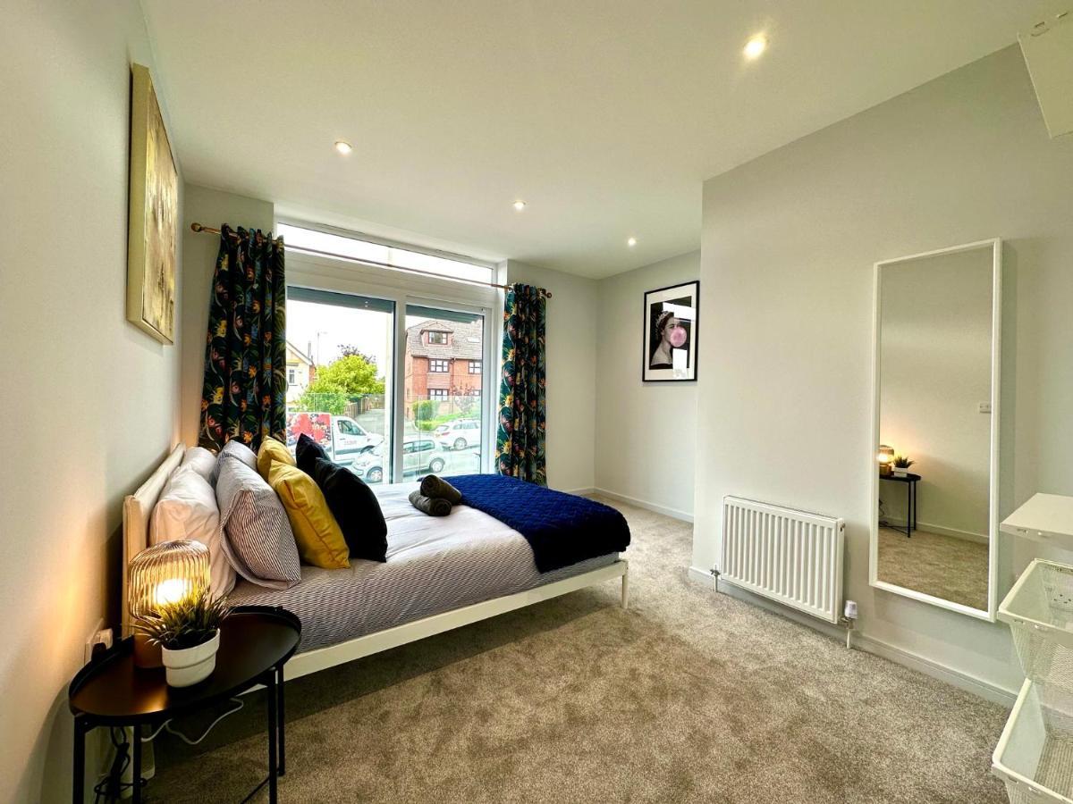 Stunning Brand New House - Sleeps 6 - Free Parking - Great Location - Fast Wifi - Smart Tv - Close To Poole & Bournemouth & Sandbanks Zewnętrze zdjęcie